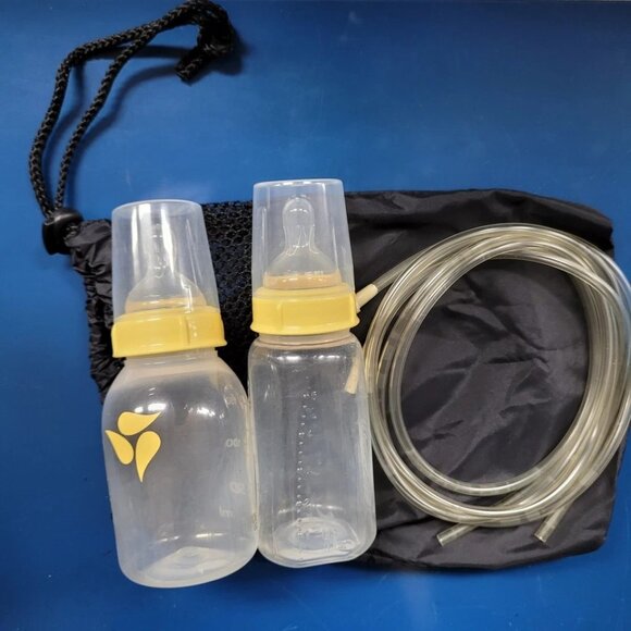 Medela Pump In Style Advanced Breast Pump with Bag & Other Accessories - Picture 4 of 12